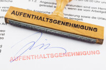 Aufenthaltsrecht und Arbeitsmarktzugang für Ukraine-Vertriebene