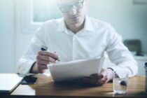 Dienstvertrag –  Typische Merkmale: Was muss der Vertrag enthalten?