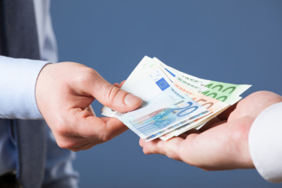 Rückwirkende Gehaltserhöhung auch für ausgeschiedene Dienstnehmer?