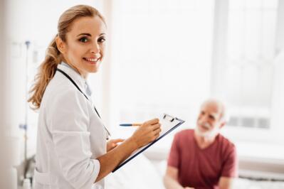 Wann gilt ein Arztbesuch als bezahlte Dienstfreistellung?